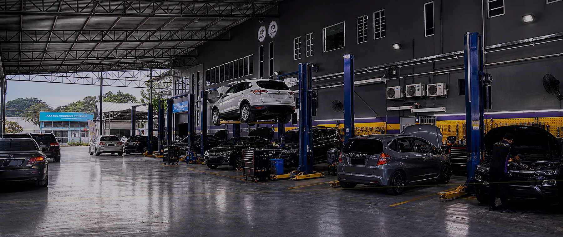 Platinum Service Center Kuantan workshop frontage